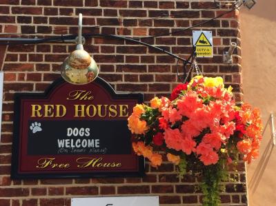 redhouse pub sign and flowers2